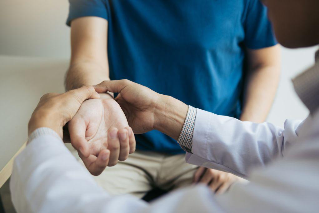 Wrist-tendonitis-4-tips-for-pain-relief-and-daily-function