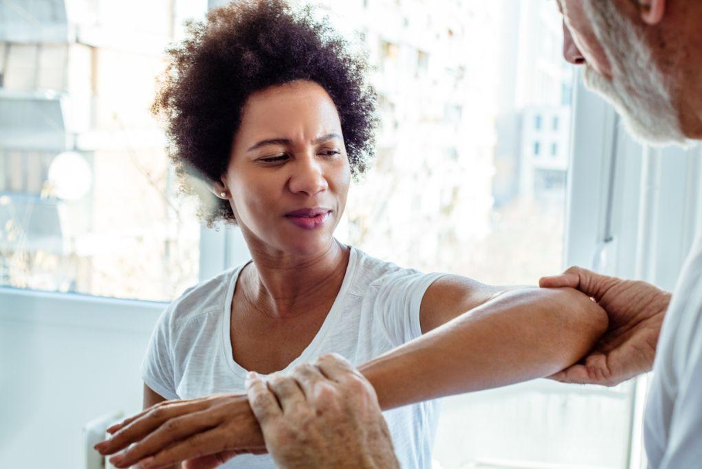 Why You Might Have A Swollen Elbow (and How To Treat It)